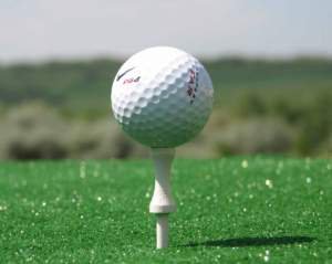 Почему на мячах для гольфа имеются дырки?